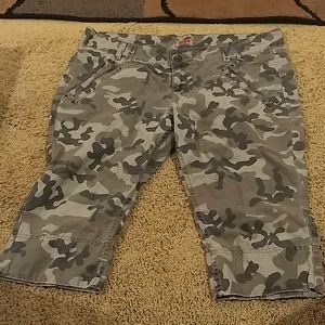 No Boundaries Camo Capris